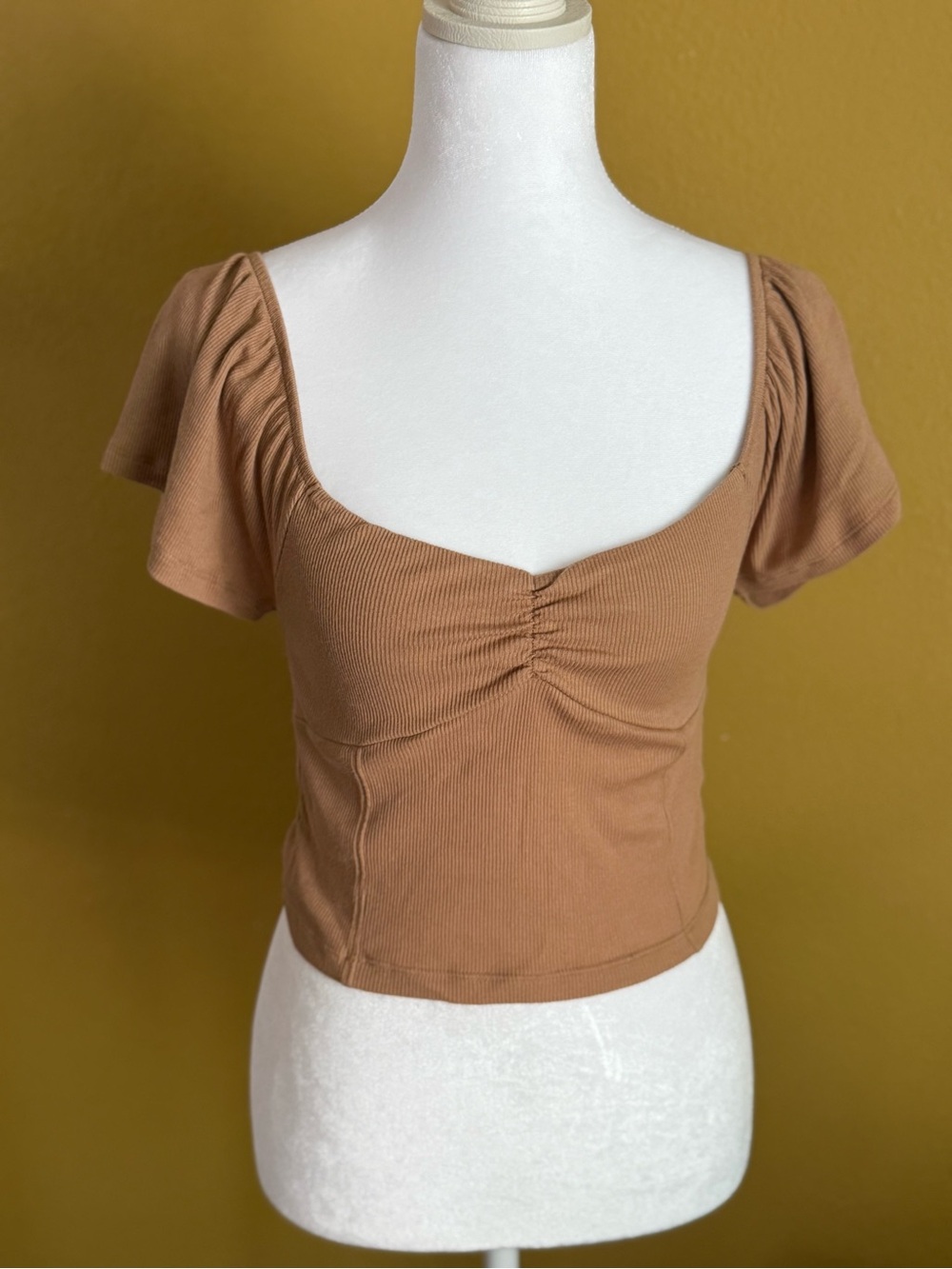 American Eagle Outfitters Ruched Sweetheart Crop Top in Brown